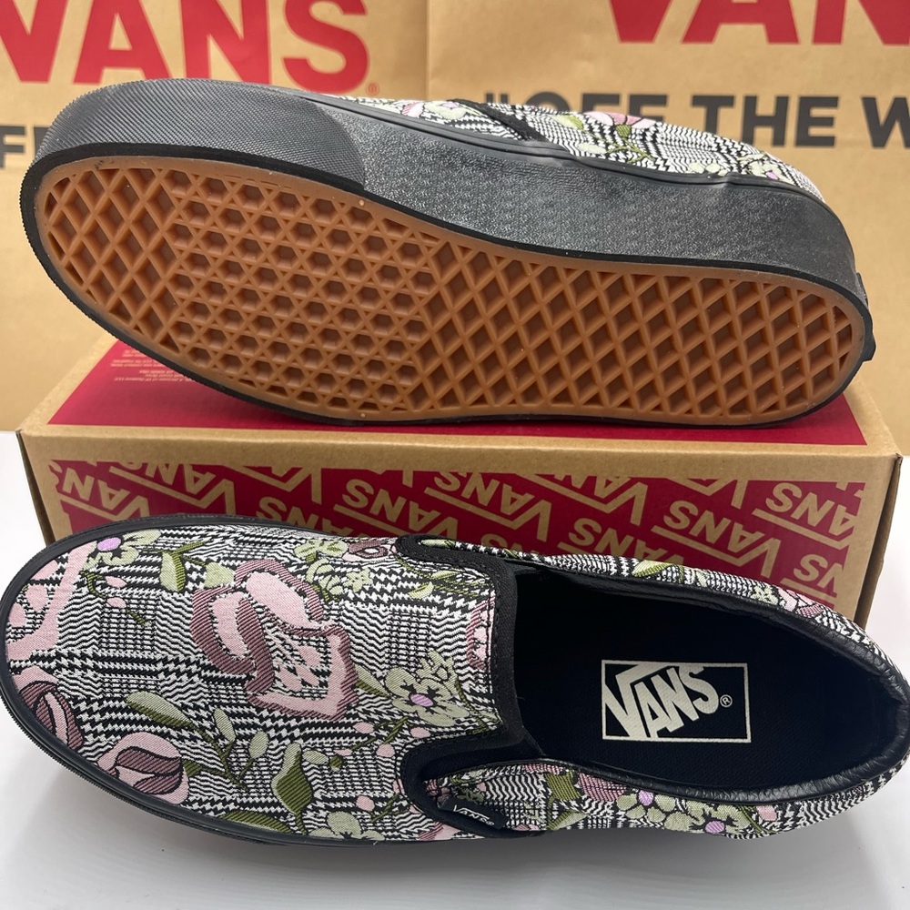 Vans WMNS Classic Slip-On Stackform Platform Sneakers 
Tapestry Floral Black - Picture 13 of 16
